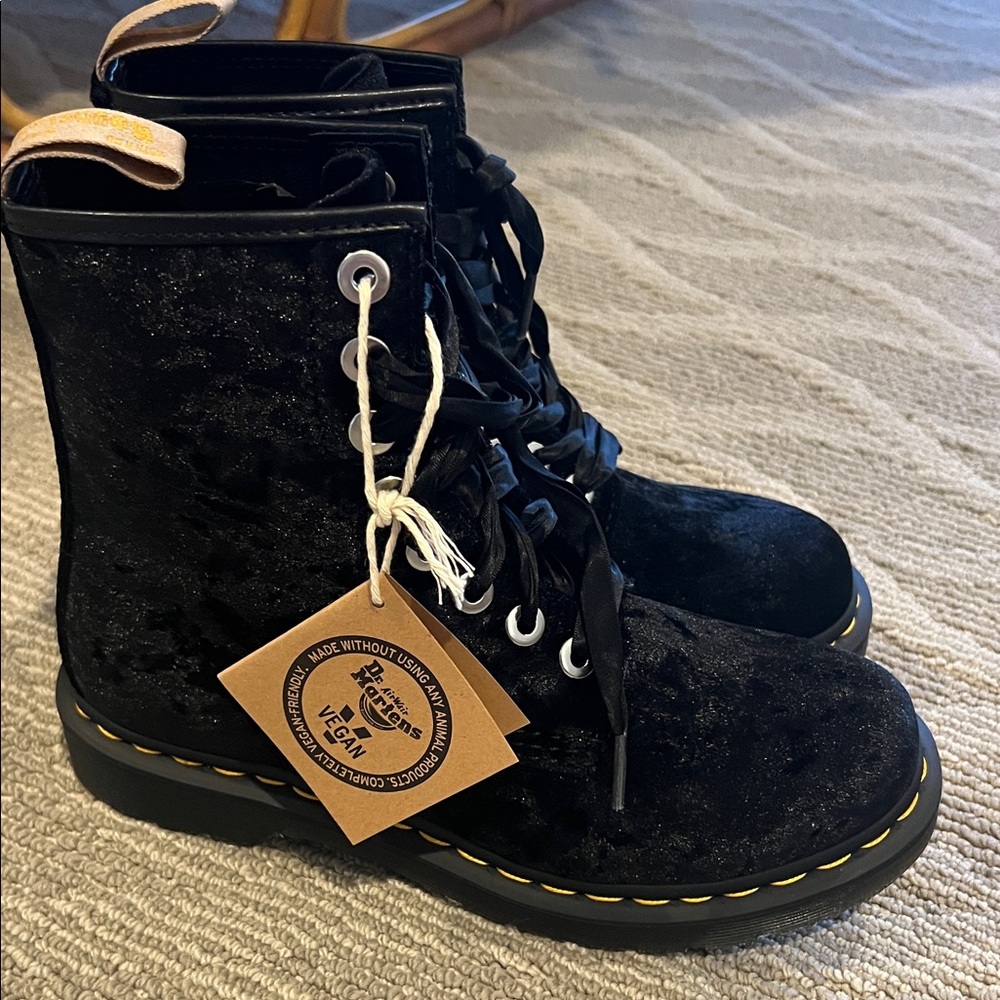 Dr. Martens velvet boots with ribbon laces NWT Size 39 or 8